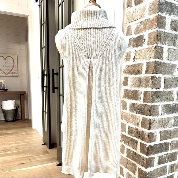 ANTHROPOLOGIE x Angel of the North Cowl Turtleneck Slvls Sweater in Ivory — M - Picture 3 of 6
